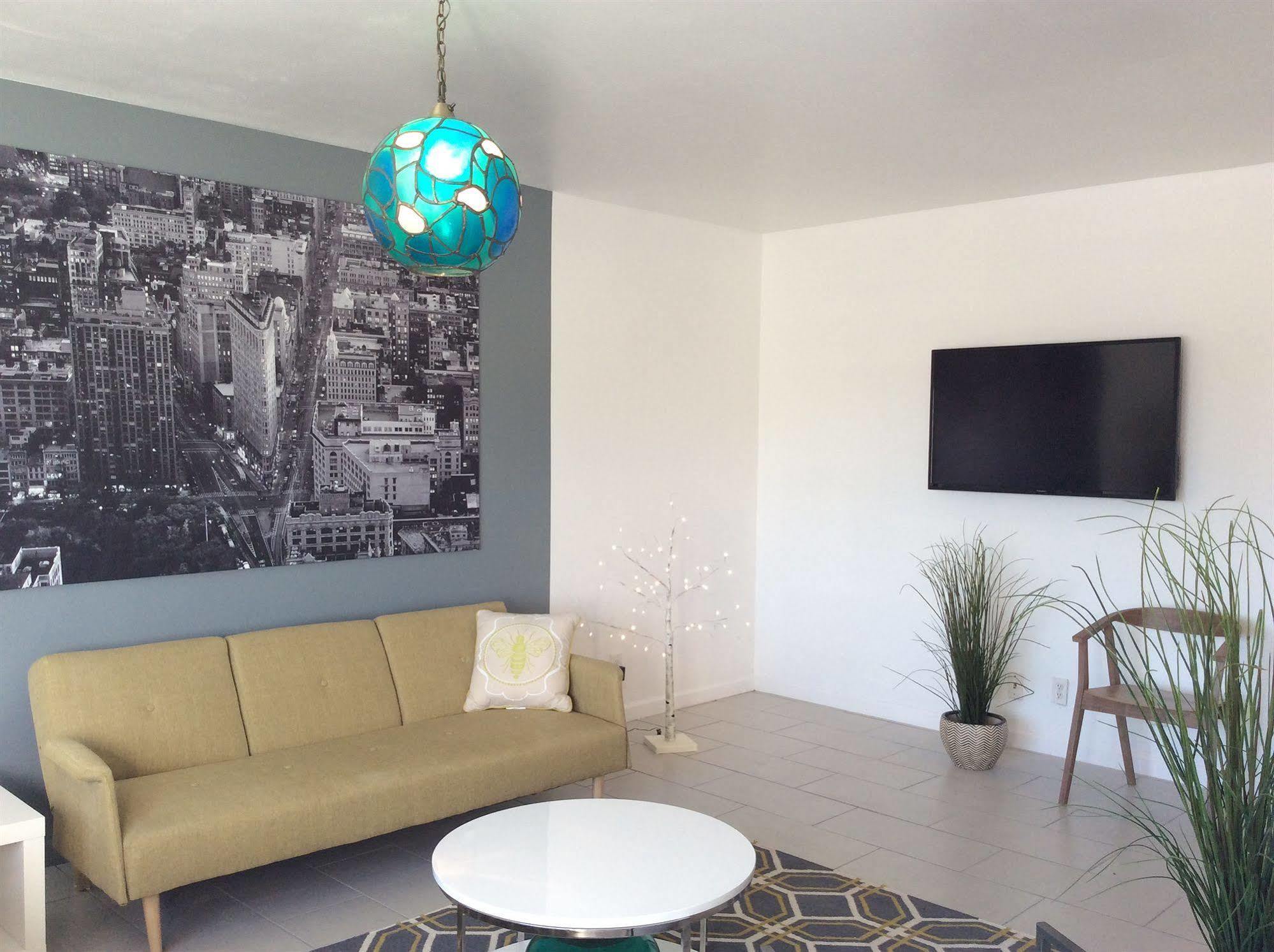 פאלם ספרינגס Modern Downtown Condo מראה חיצוני תמונה