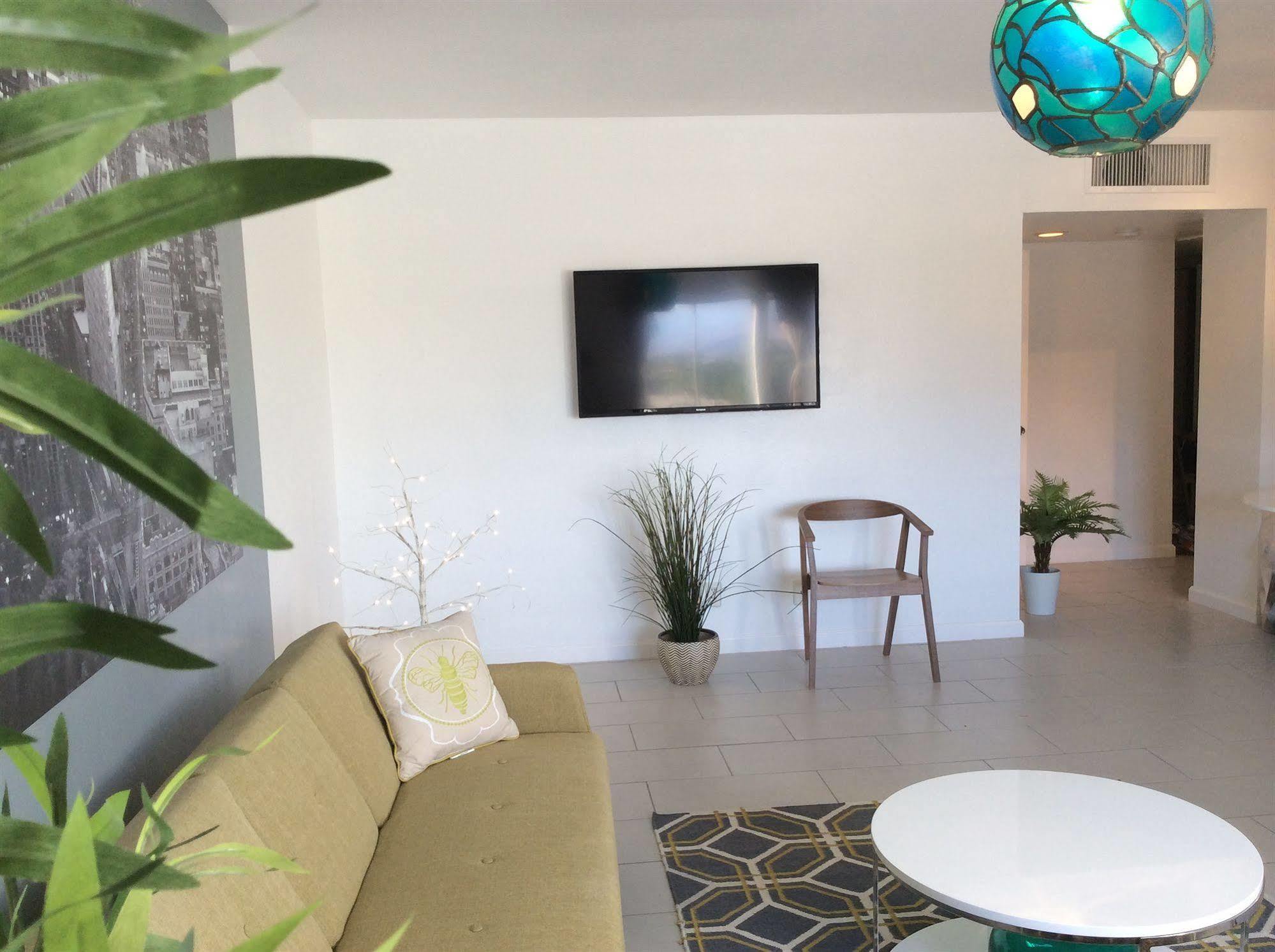 פאלם ספרינגס Modern Downtown Condo מראה חיצוני תמונה